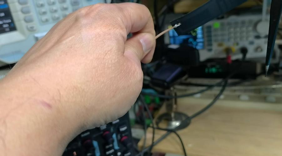 纸片天线 颠覆传统通信设备的轻薄革命